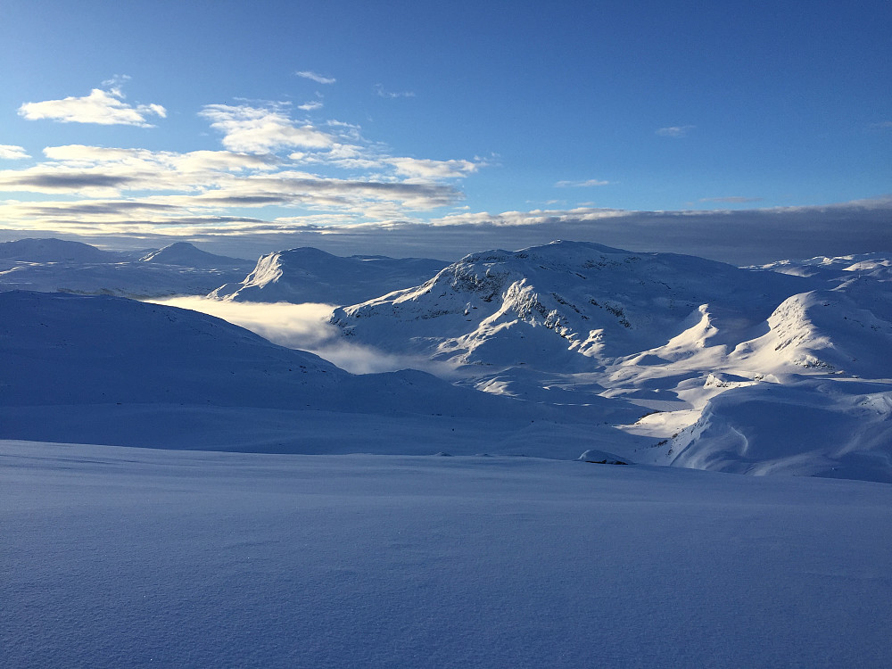 Utsikt mot Stølsnøse og Skørsnøse