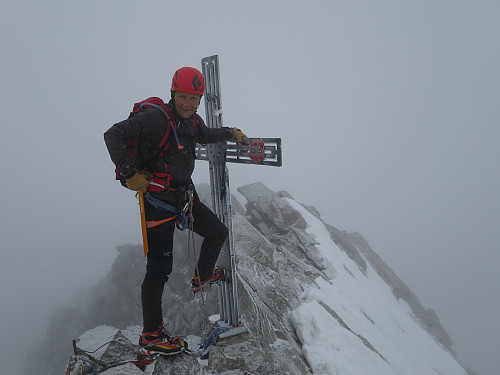 Toppen av Dom (4545moh) i tett tåke