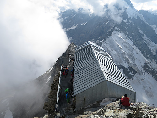 Overnatting på Carrel Hut (3835 moh) før travers av Matterhorn.
