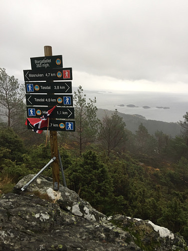Omsider litt sikt på dagens siste topp