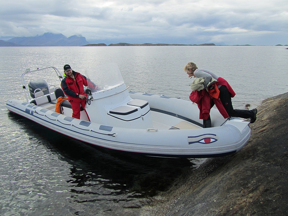Frank ga oss båtskyss til Helløya