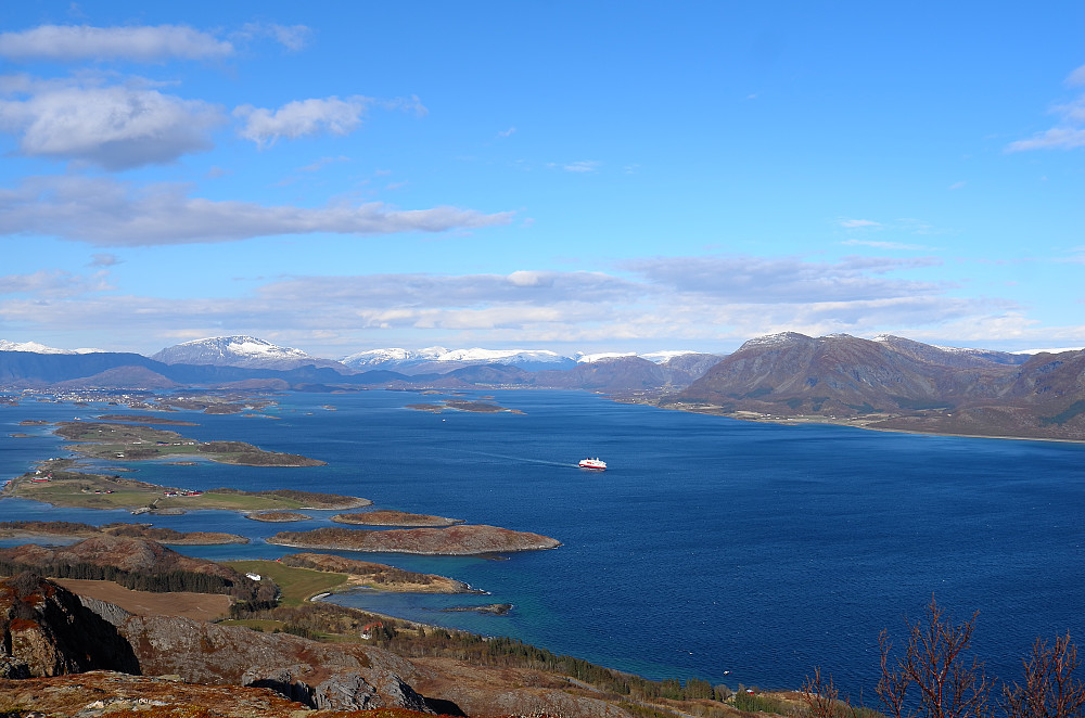 Hurtigruten Nordlys mot sør