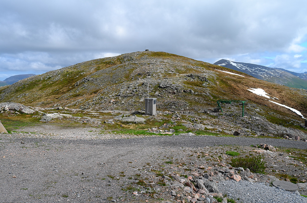 Tusten med Urfjellet bak