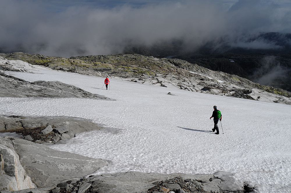 Fremdeles snøpartier i høyden