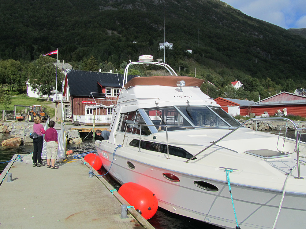 Båtskyss til Åserøya
