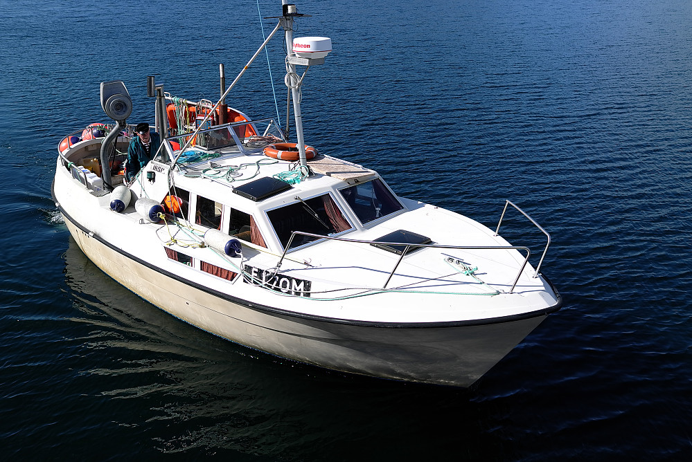 Båtskyss med Astor til Stor-Kobbøya