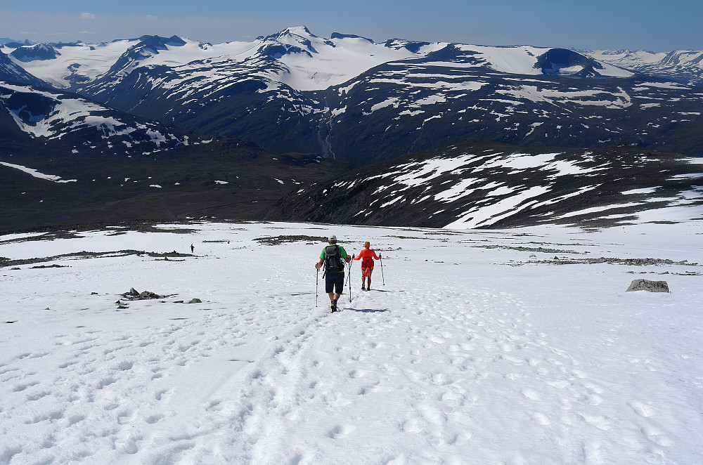 Lettgått retur. Utsikt mot Galdhøpiggen..