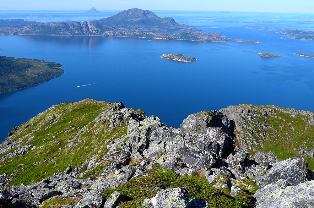 Stigfjorden, Lurøy og Lovund
