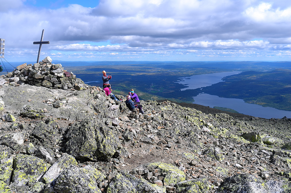 Skogshorn, Storevatnet og Tisleifjorden