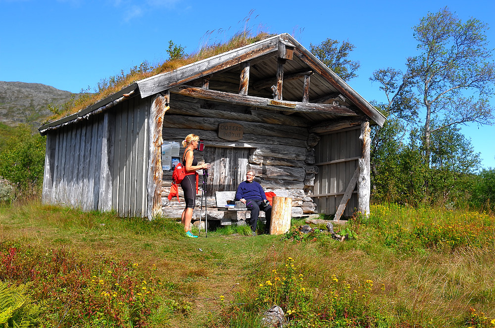 Ogjerdhøylu=
Ogjerd (navnet på gården) + høyløe