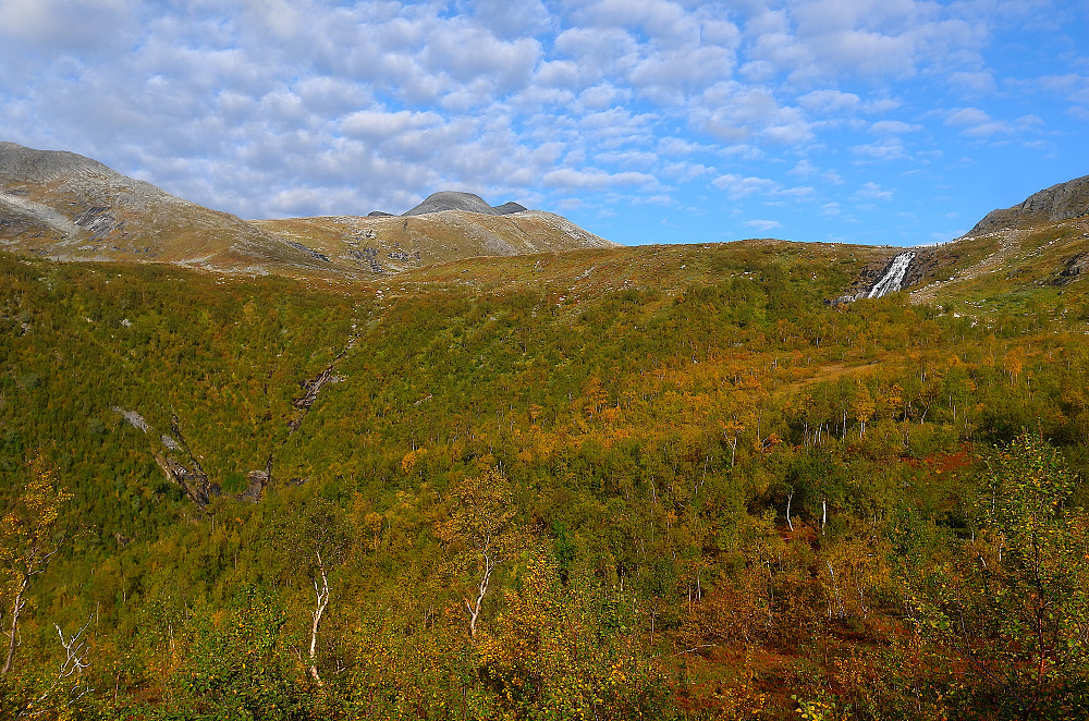 Steindalsfossen og Høgtinden