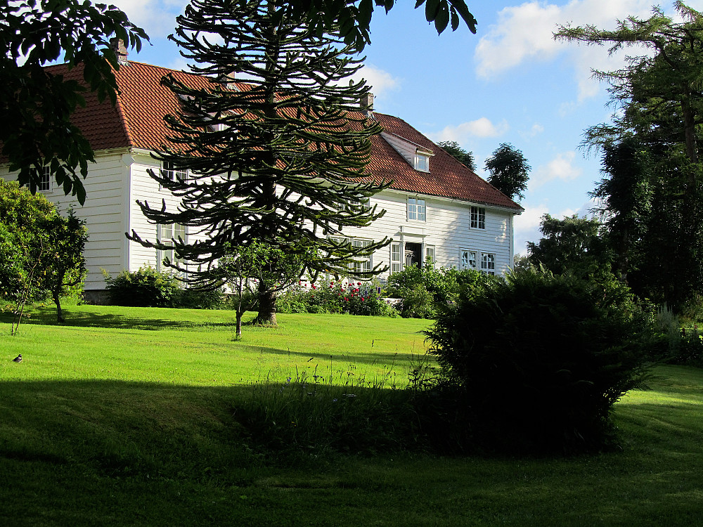 Lsvanøy hovedgård