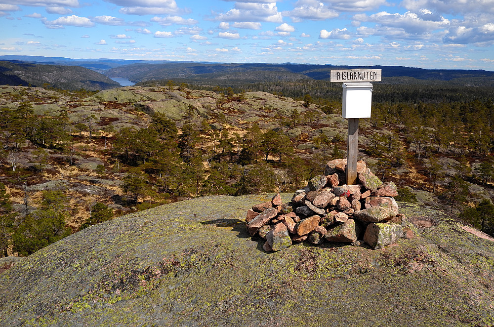Rislåknuten og et glimt av Herefossfjorden