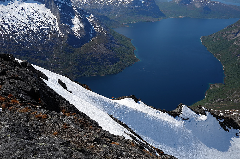 Paal Andre høyt over Stavfjorden