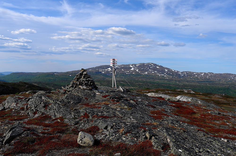 Gravurfjellet og Resfjellet bak
