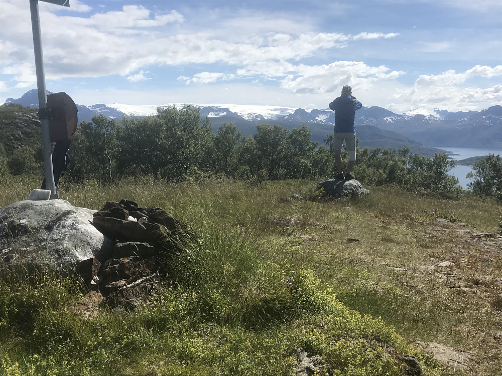 Svartisen i det fjærne