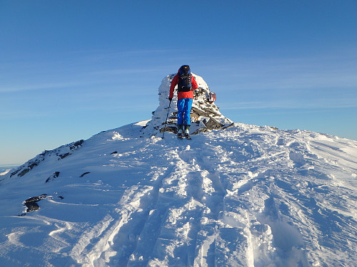 Arnt Owe ved varden på Kvannfjellet. Fin nedkjøring venter. Ingen bilder, men film.