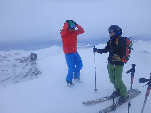 Gutta på toppen. Klar for kjøring i fin snø.