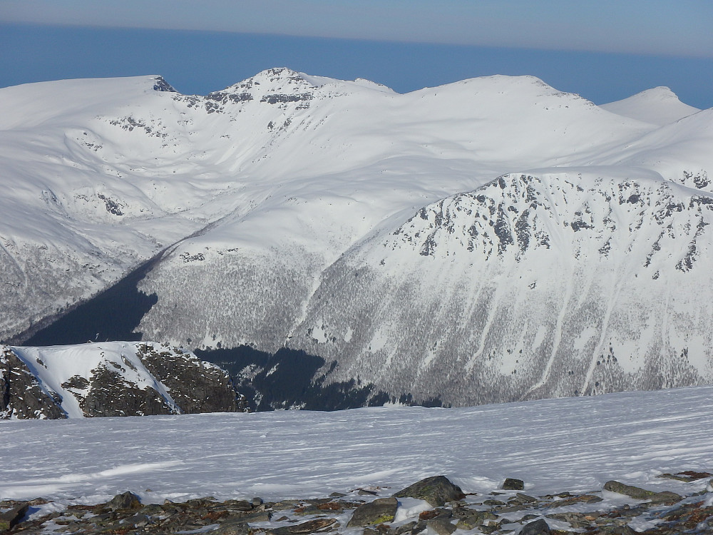 Trolltindane sett fra Kvannfjellet. Kan se at det har gått ras der vi kjørte ned på tirsdag.