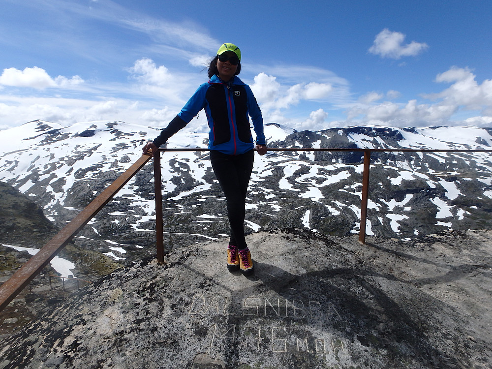 Fortsatt snø på toppene.