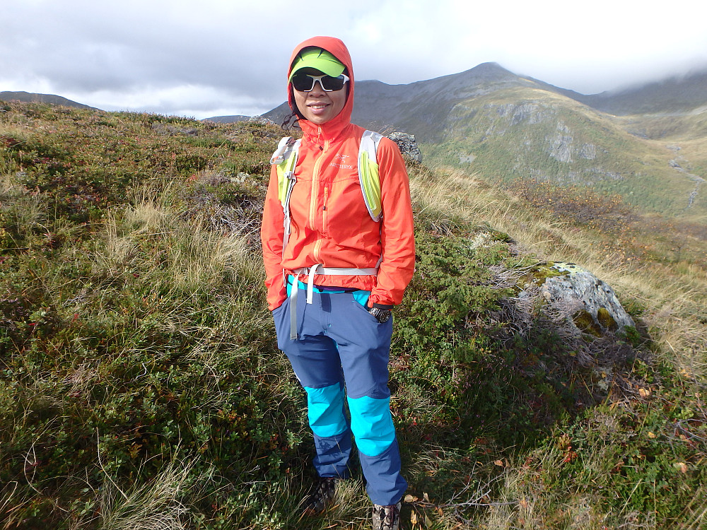 Oui på Tverrfjellet i blåsten.