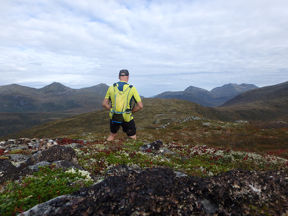 Utsikt fra Hytteørin til Skårfjellet.