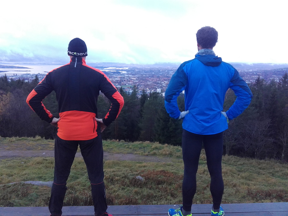 Grefsenkollen med utsikt mot Oslofjorden som vi kort tid senere skulle ut på. HØYT OG LAVT!