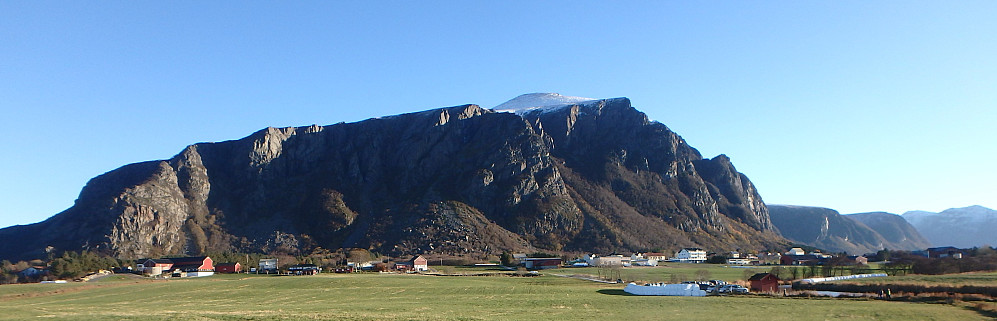Snøen har kommet på Sjurvarden