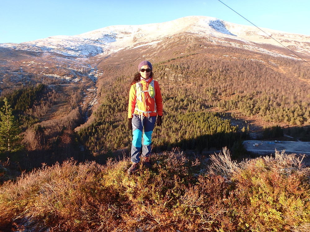 Skåla i bakgrunnen.