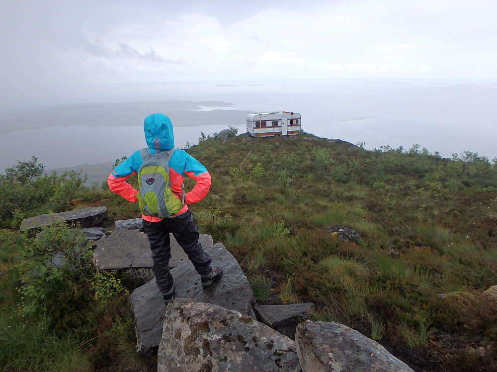 Vi så ikke Nepal gutta i dag, men lunch campingvogna står i ca 220 meters høyde nå.