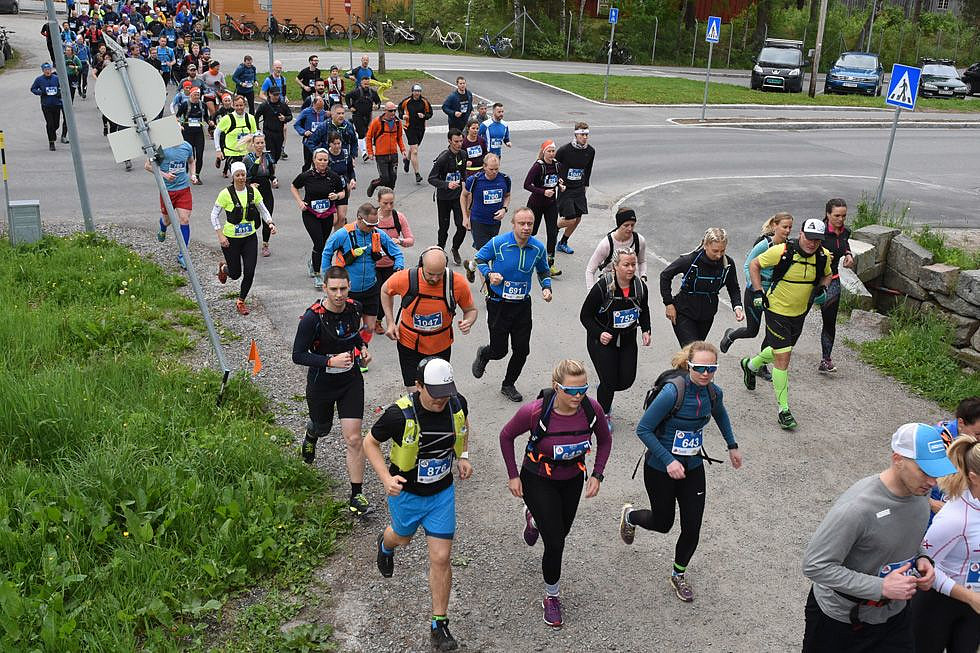 [[image:TROLL1_
Fra starten M7T mosjonsklassen. Jeg er i gul med Dynafit caps.