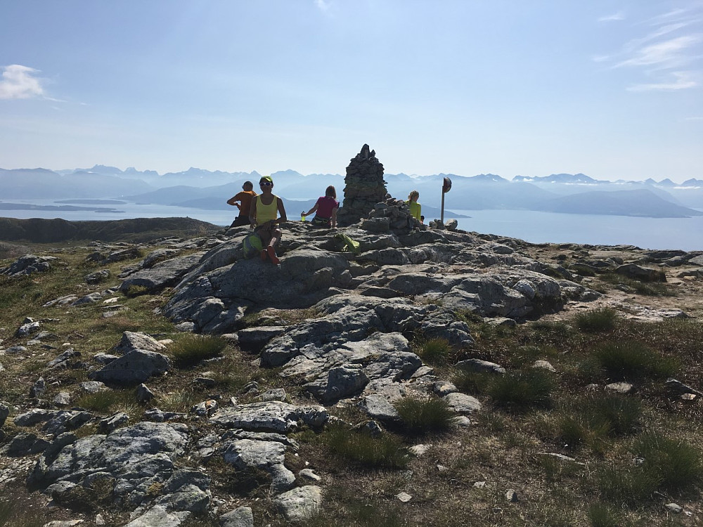 Folksomt på Middagsfjellet.
