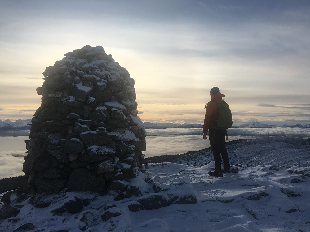 Det tåke på Moldefjorden i dag, sol i høyden.