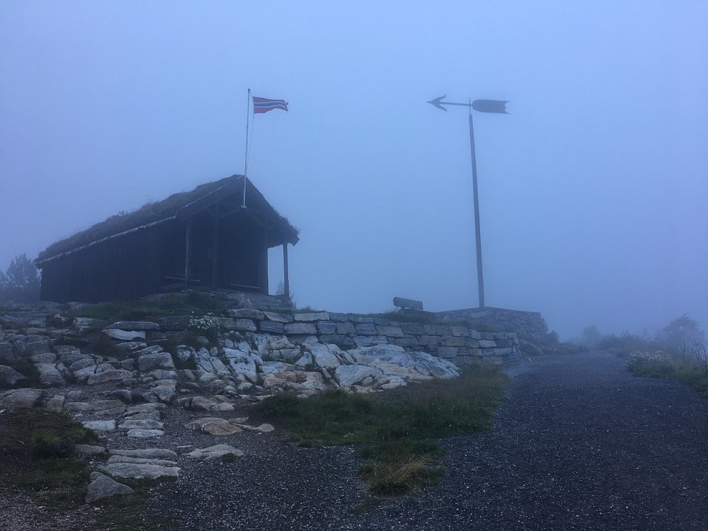 Tåke oppe i heia.