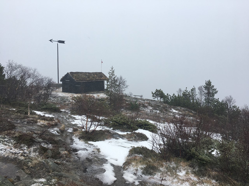 Vind og snøvær.