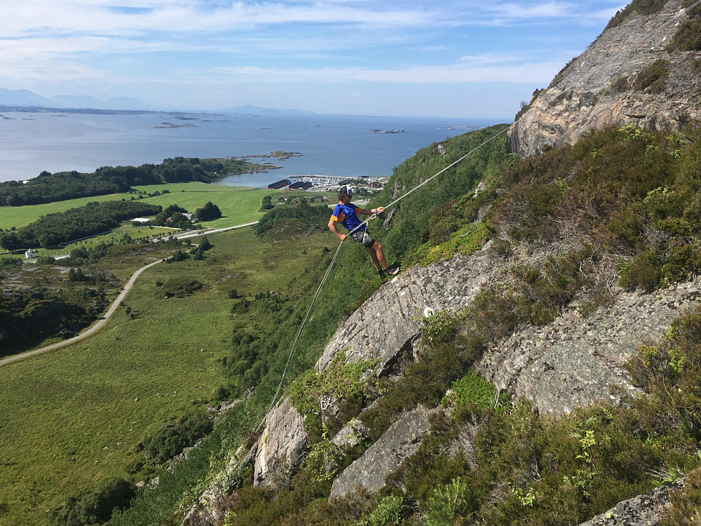 Ola tester ut rappellen på 30 meter.