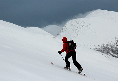 Vind i høyden. Kvannfjellet og Urdfjellet i bakgrunnen.