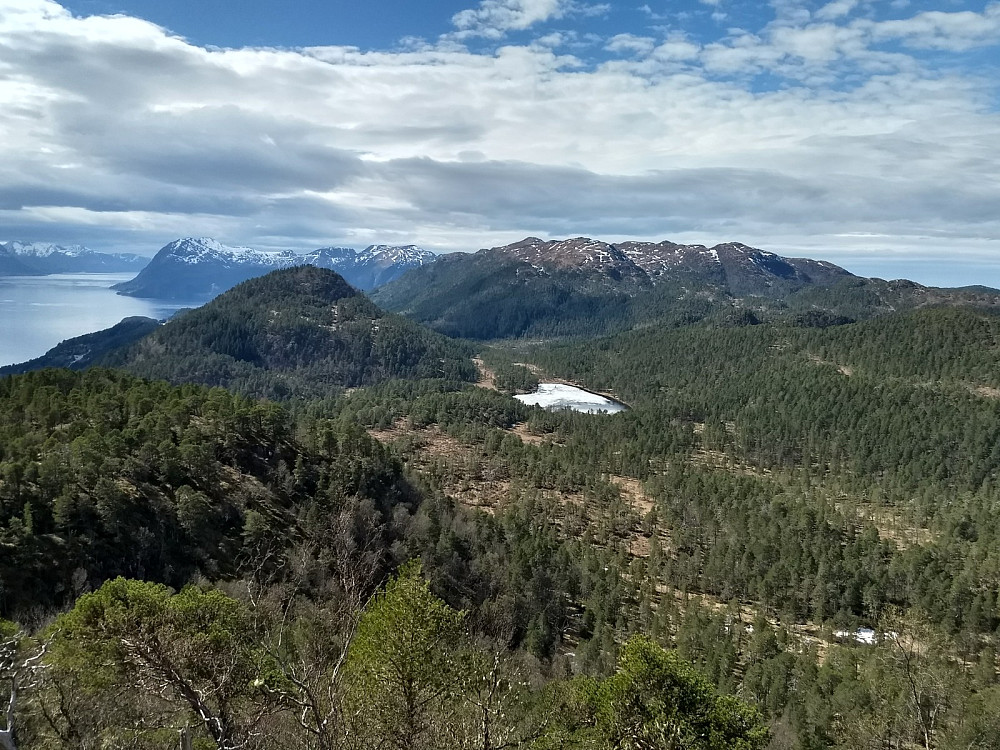 Vestover mot Kringstadnakken, Mekvatnet, Julaksla og Otrøya.