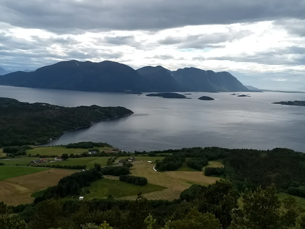 Fra Nøsa mot Otrøya.
