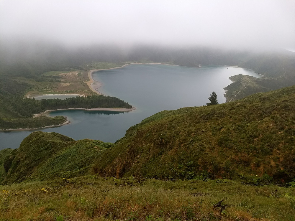 Lagoa do Fogo fra utsiktspunktet.