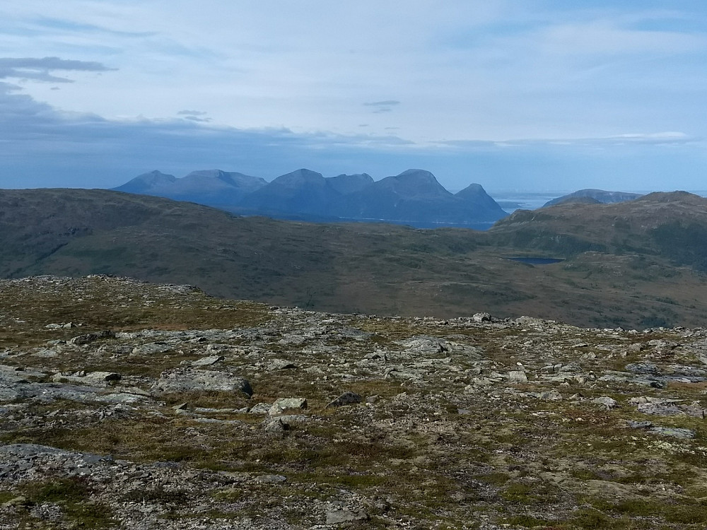 Utsikt fra Hjelmkona nordover mot Tustna/Stabblandet.