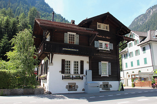 De to første nettene bodde vi på Gotthard Backpacker i Wassen. Rimelig etter sveitsisk standard. Kan anbefales.