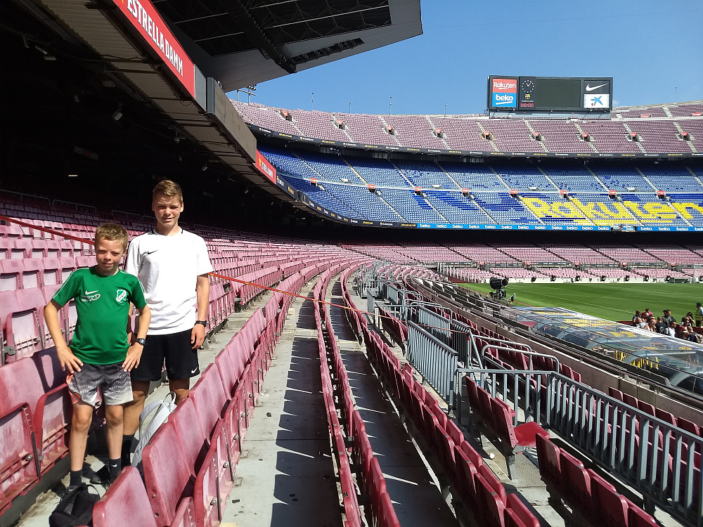 På Camp Nou, FC Barcelona sin hjemmebane.