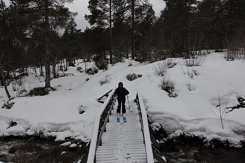 Kryssing av elva ved Fjellbrudammen.