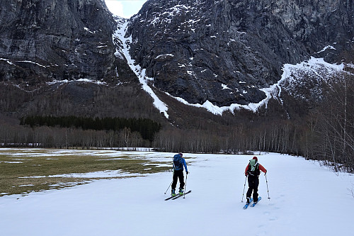 På ski mot Marsteinskåra.