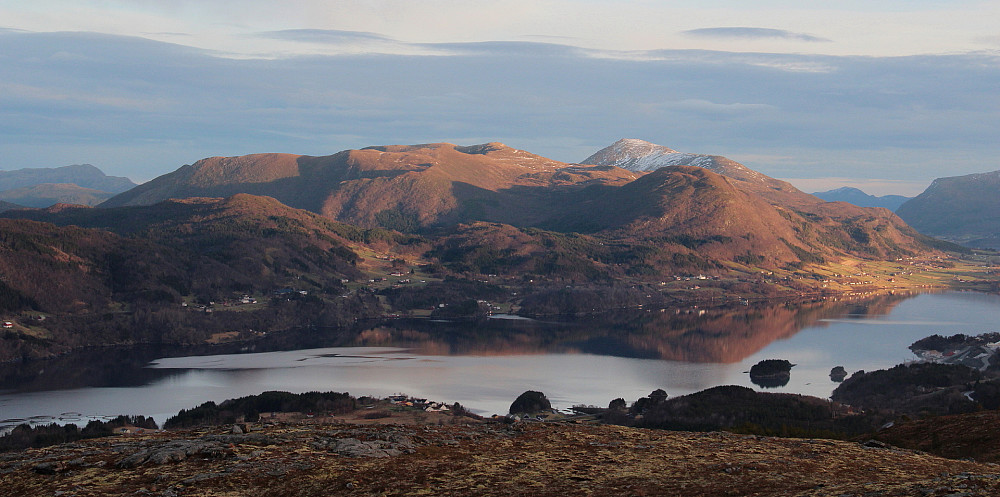 Fra Lyngstadfjellet mot Averøyas fjell.