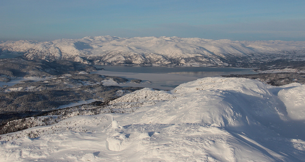 Utsikt fra toppen mot Totak og Raulandsfjell.