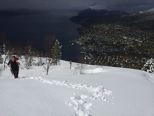 Uvant opplevelse at Janne kommer ETTER meg...:)
Volda sentrum der nede.