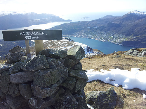 Måløy i bakgrunnen