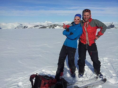 De lokalkjente med Lodalskåpa bakom